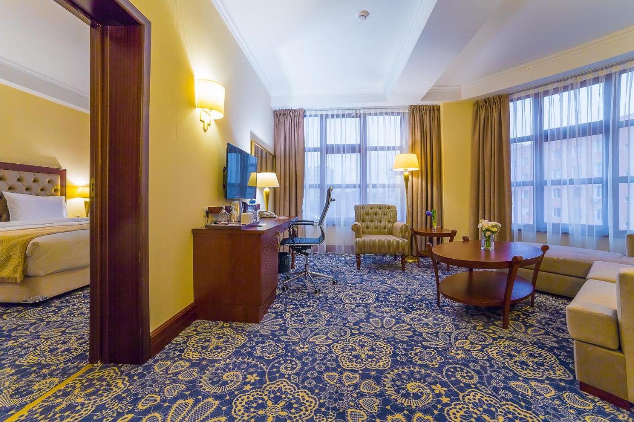 Ramada By Wyndham Almaty Hotel Exterior foto