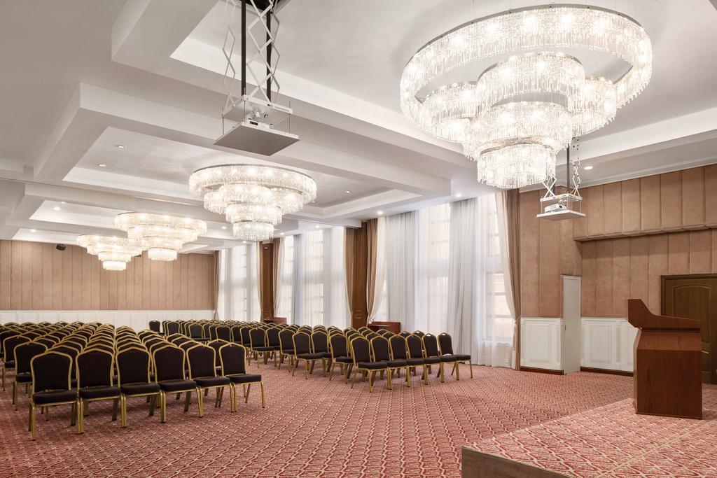 Ramada By Wyndham Almaty Hotel Exterior foto
