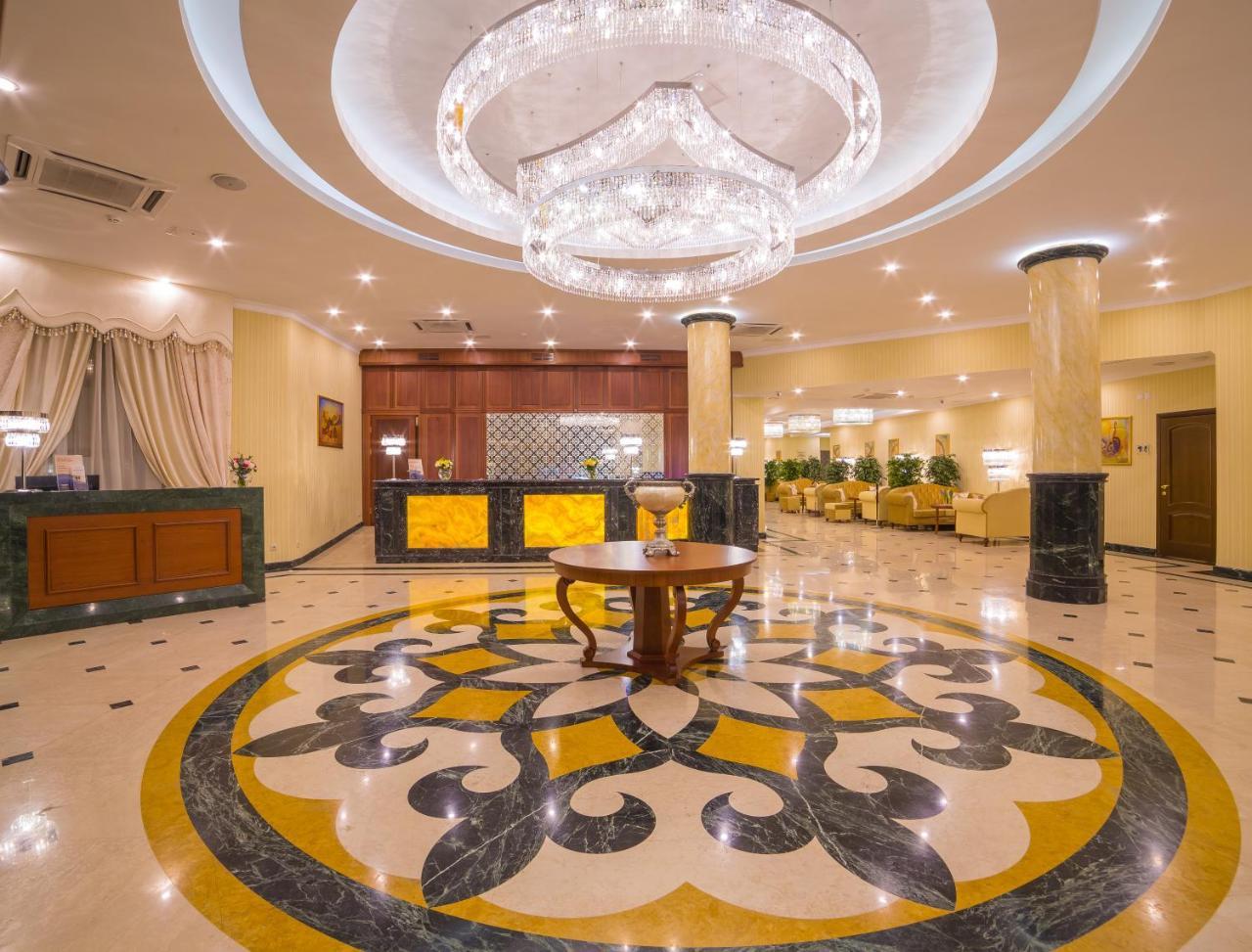 Ramada By Wyndham Almaty Hotel Exterior foto